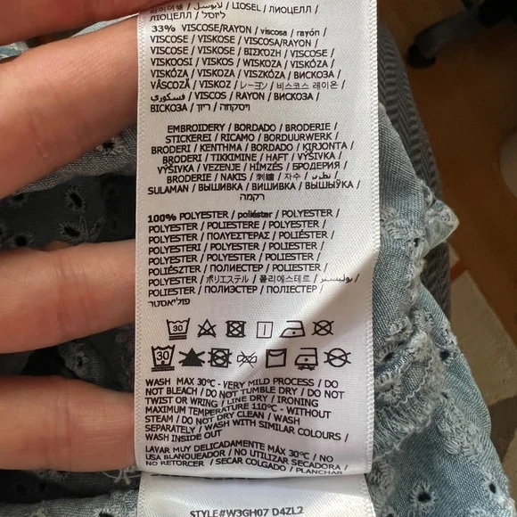 Guess Chambray Eyelet Tie Front Shirt Blue Western Floral Embroidered Top M - Picture 7 of 7